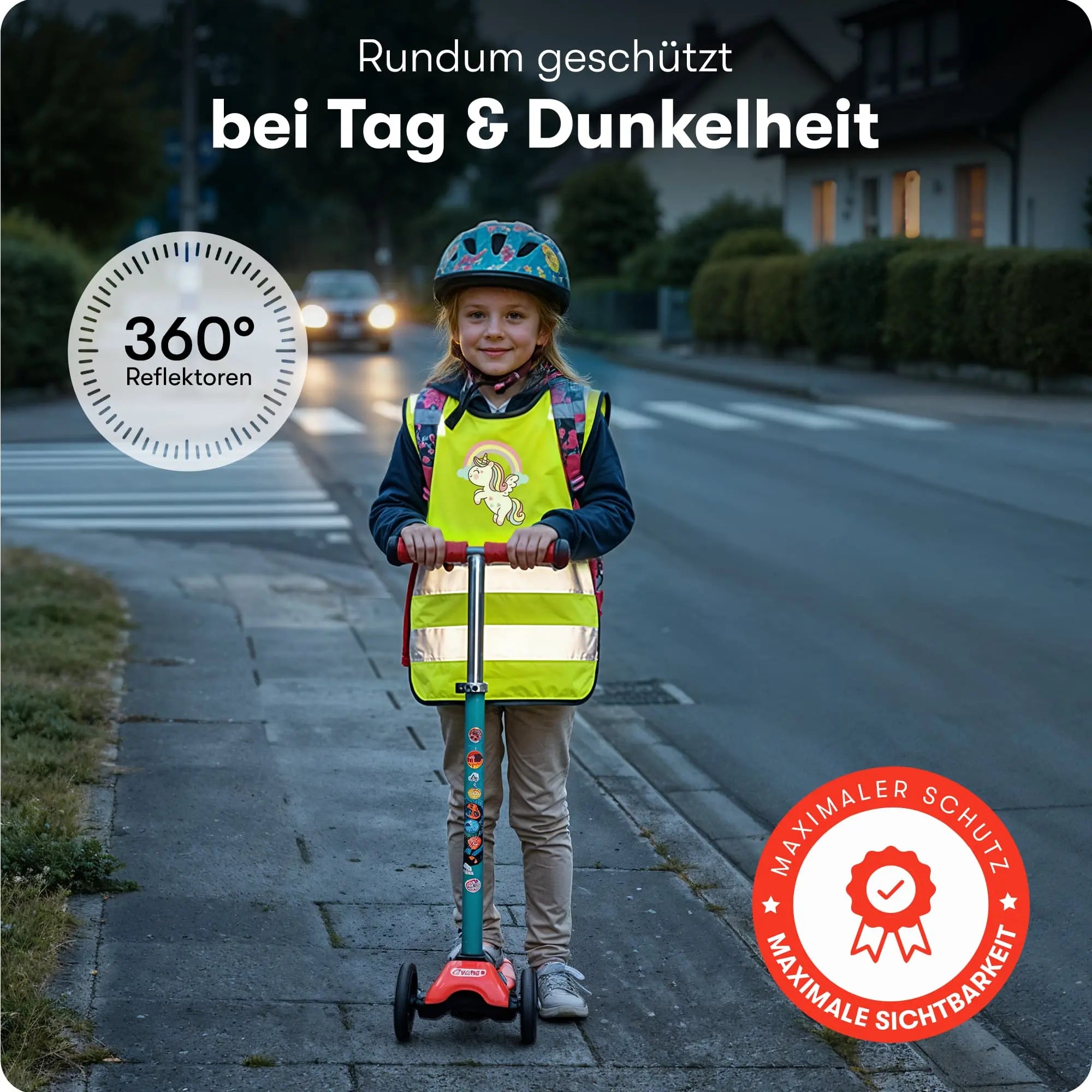 Kind trägt gelbe Warnweste mit Reflektorstreifen und ist bei Dämmerung gut sichtbar.